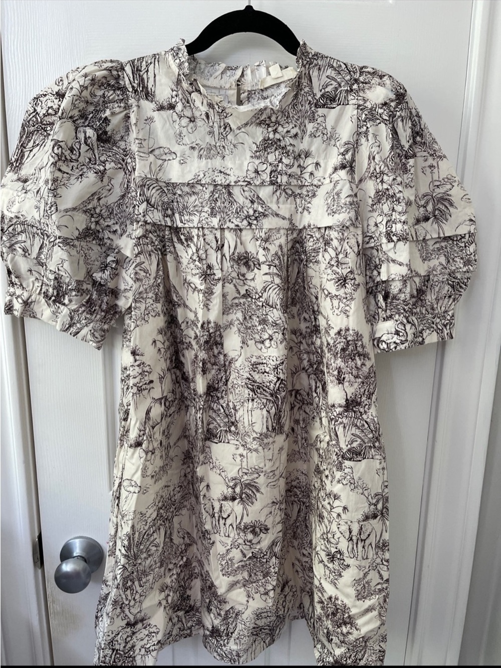 NWT Entro Women’s Cream Printed Puff-Sleeve Dress